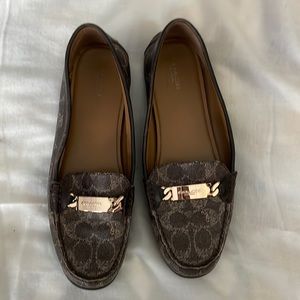 Woman’s signature loafers 41